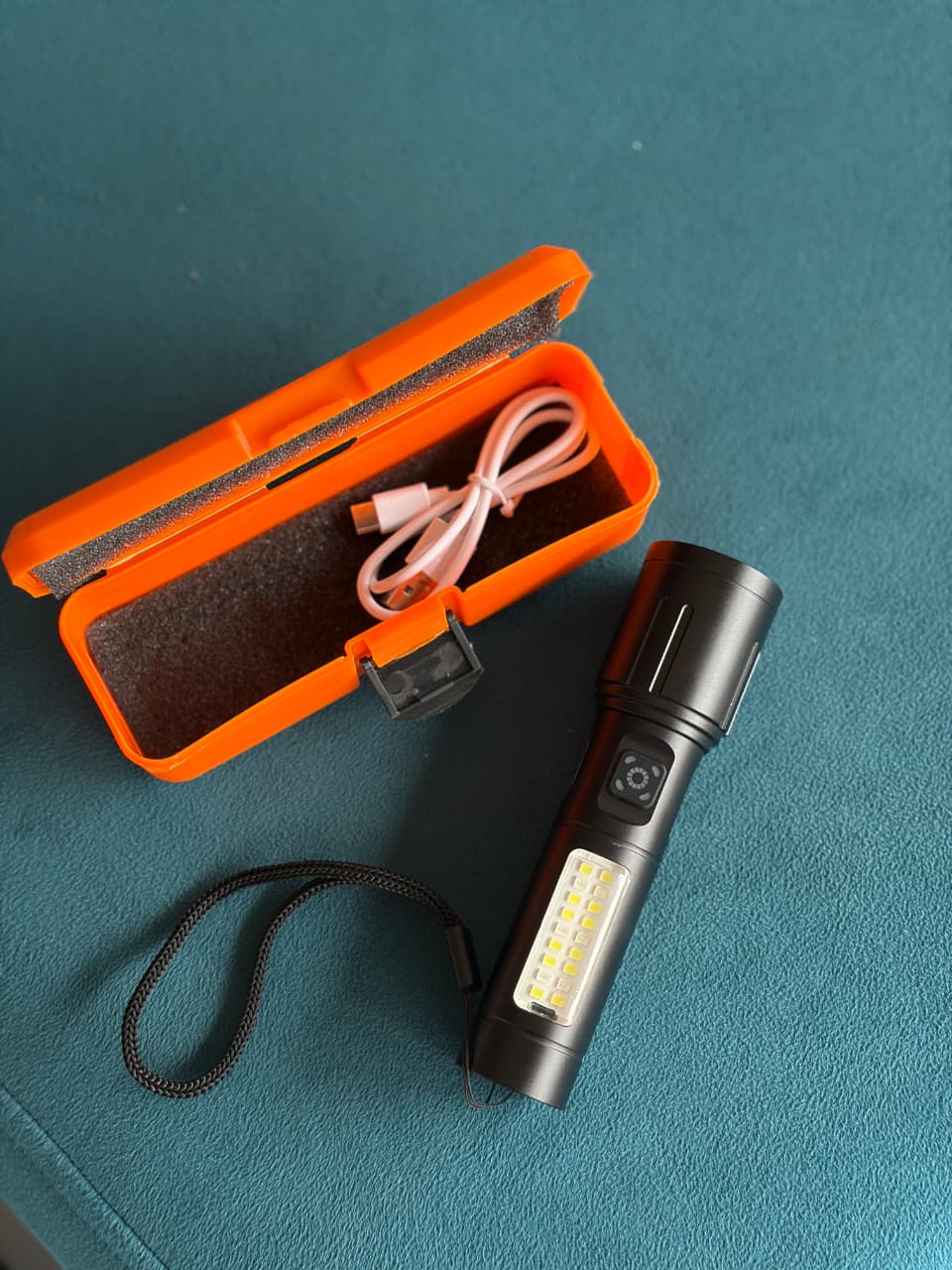 Compact rechargeable LED torch